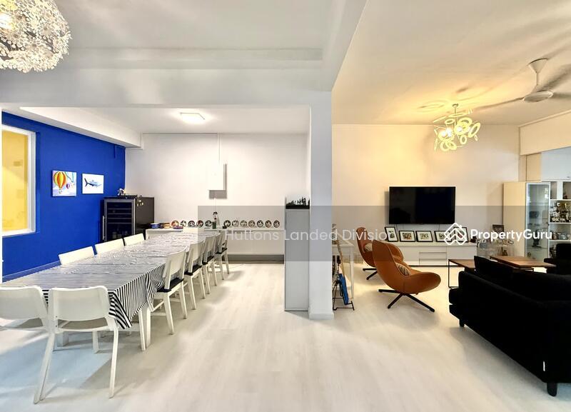 Wide Frontage Charming 2 Storey Semi-D within 1km to Raffles Girls Pri @ Greenwood