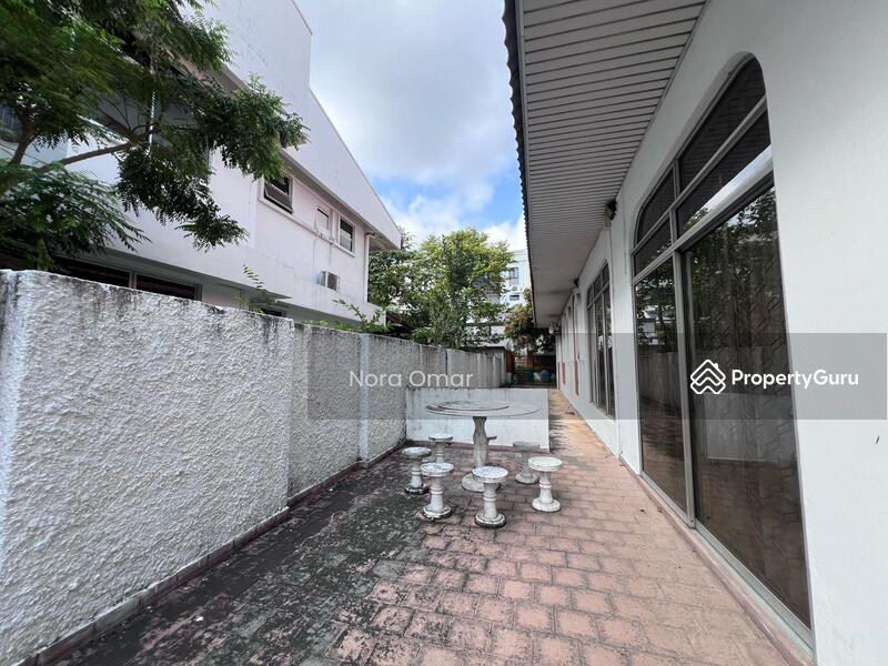 Bungalow for Sale: D19, 549000