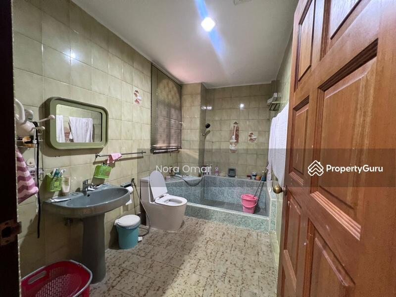 Bungalow for Sale: D19, 549000