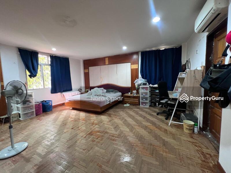 Bungalow for Sale: D19, 549000