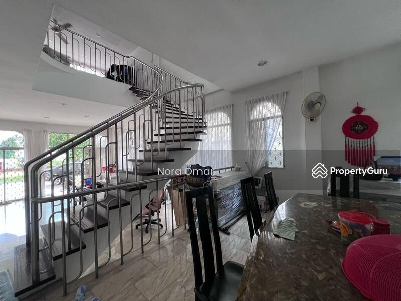 Bungalow for Sale: D19, 549000