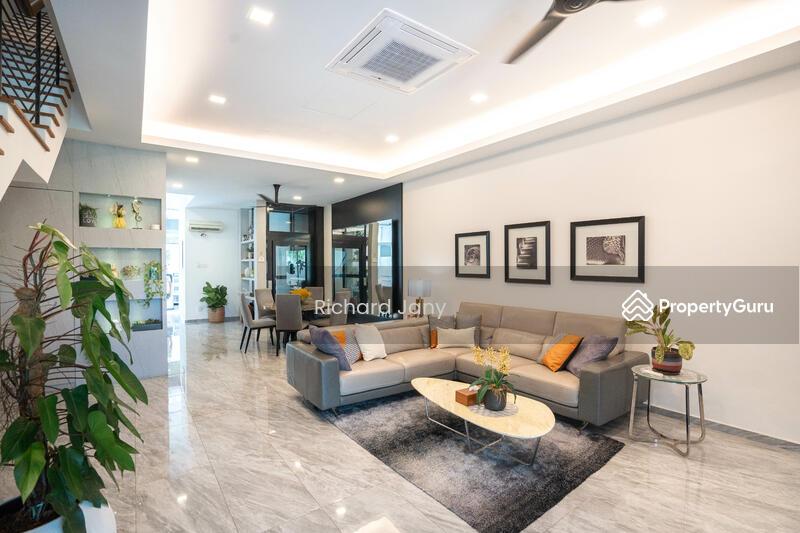 Prop-GPT: Terrace: D05  Jalan Mat Jambol-MRT 2 Min - LIFT- Front & Back Unblocked - Beautifully Renovated To Move In
