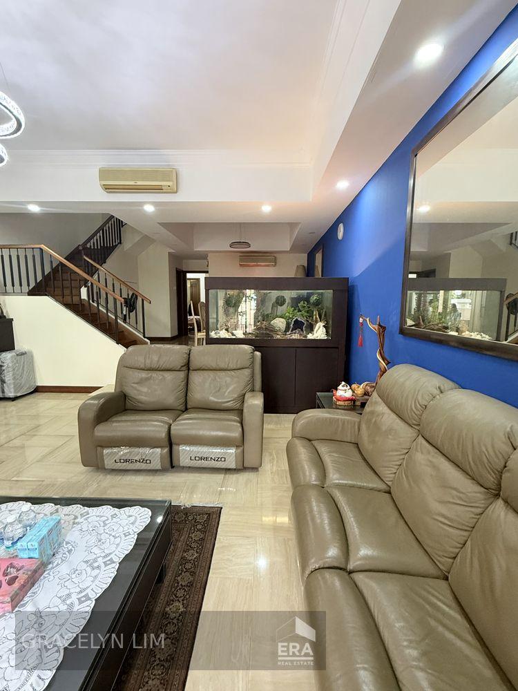 Terrace for Sale: Bedok Place, Eastwood, D16, 486104