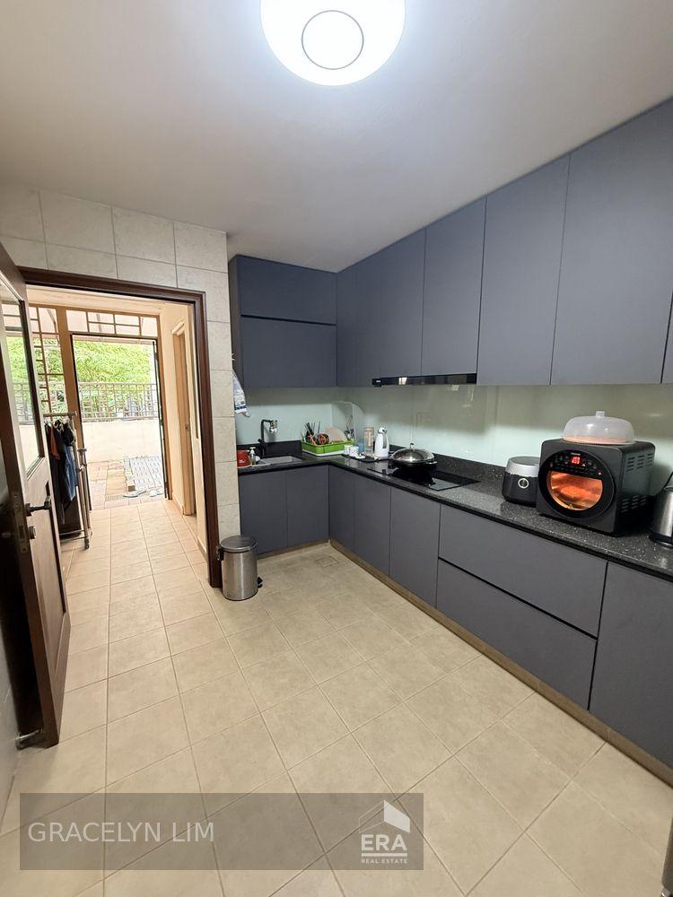 Terrace for Sale: Bedok Place, Eastwood, D16, 486104