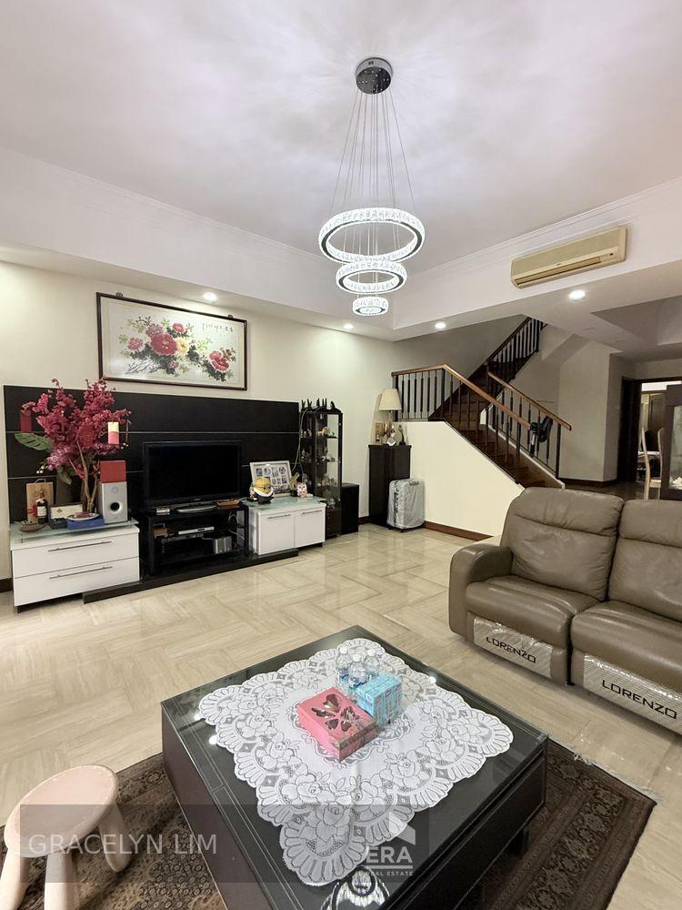 Terrace for Sale: Bedok Place, Eastwood, D16, 486104