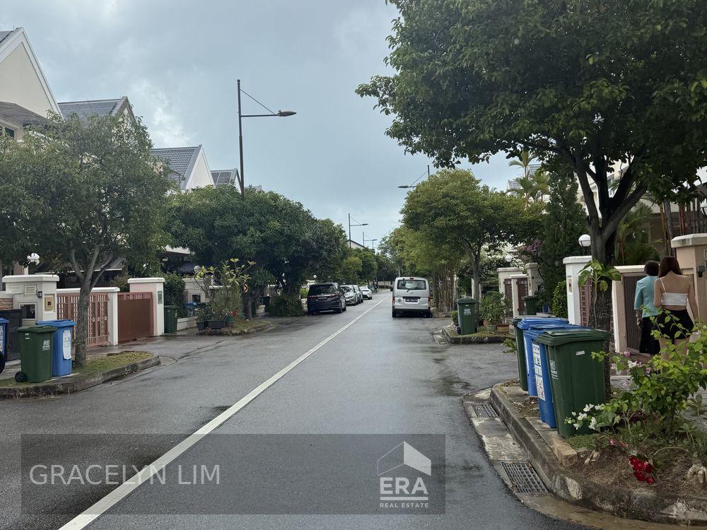 Terrace for Sale: Bedok Place, Eastwood, D16, 486104