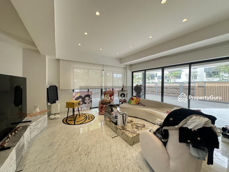 Prop-GPT: Corner Terrace: D18   3 STOREY CORNER TERRACE @ PASIR RIS  