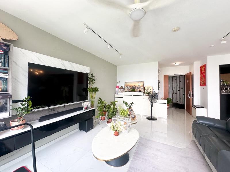 Prop-GPT: HDB Apartment: D27  101A Canberra Street