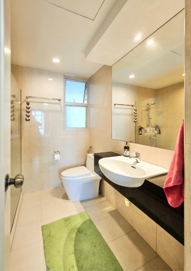 Northoaks Condominium For Sale, $1,499,999, 4 Bed 3 Bath 1,475 sqft $1,017.00 psf