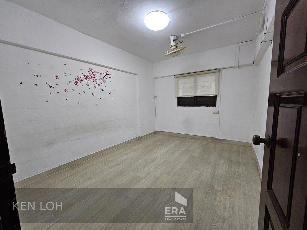 Prop-GPT: HDB - 2 room: D16 Bedok 33 Bedok South Avenue 2