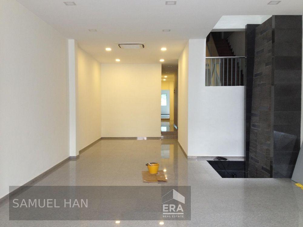Rare 3.5 Storey Inter Terrace With Attic and Home Lift at Lengkong Dua