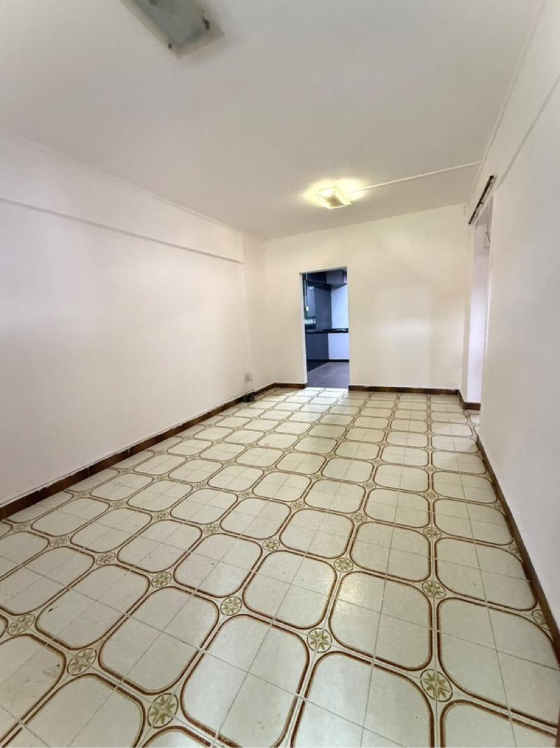 524 Jurong West Street 52 HDB Apartment For Sale, $415,000, 2 Bed 2 Bath 721 sqft $576.00 psf