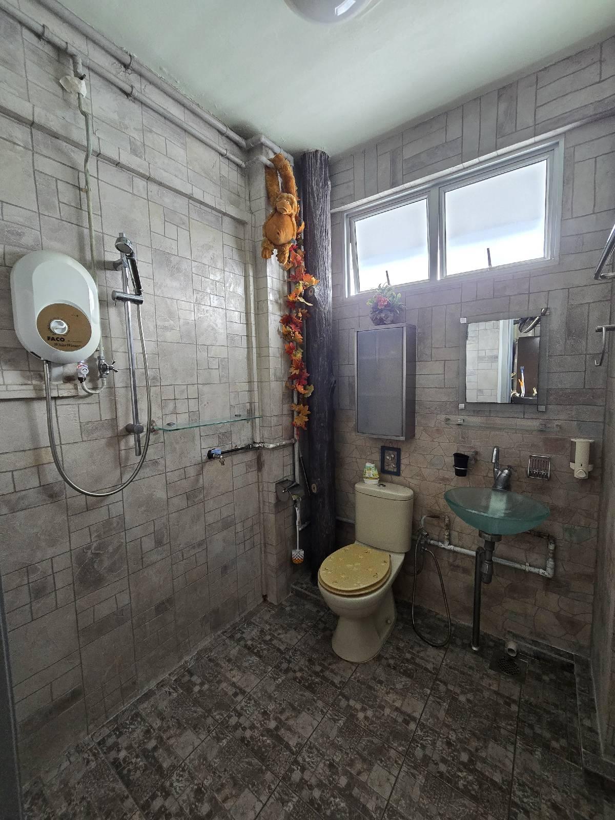 861A Tampines Avenue 5 HDB Apartment For Sale, $730,000, 3 Bed 2 Bath 1,119 sqft $652.00 psf