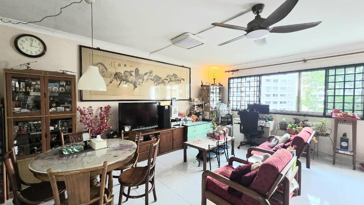 Prop-GPT: HDB Apartment: D19  407 Serangoon Avenue 1