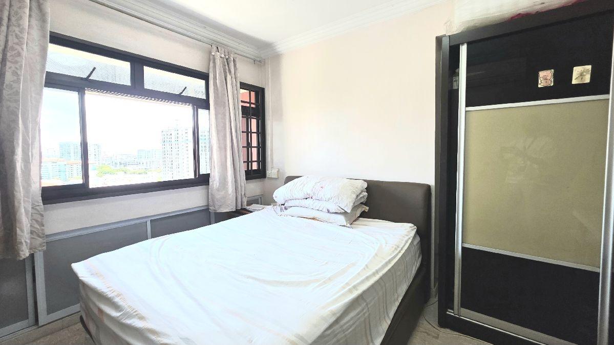267 Toh Guan Road HDB Apartment For Sale, $838,000, 3 Bed 2 Bath 1,302 sqft $644.00 psf