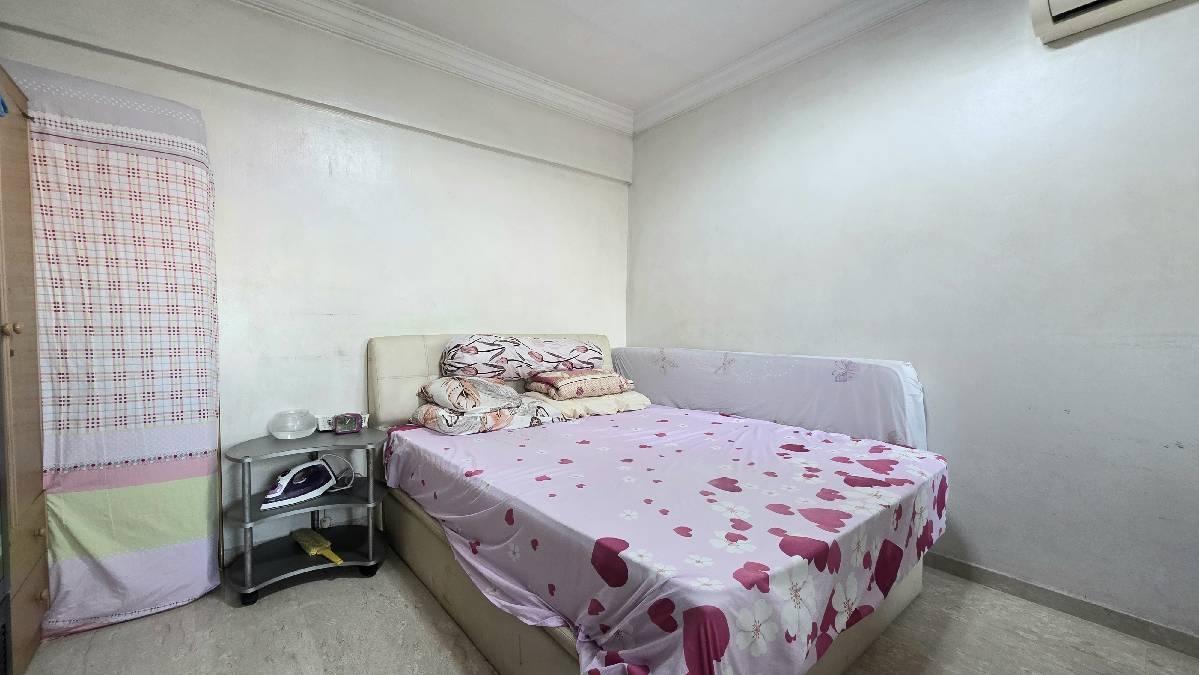 267 Toh Guan Road HDB Apartment For Sale, $838,000, 3 Bed 2 Bath 1,302 sqft $644.00 psf