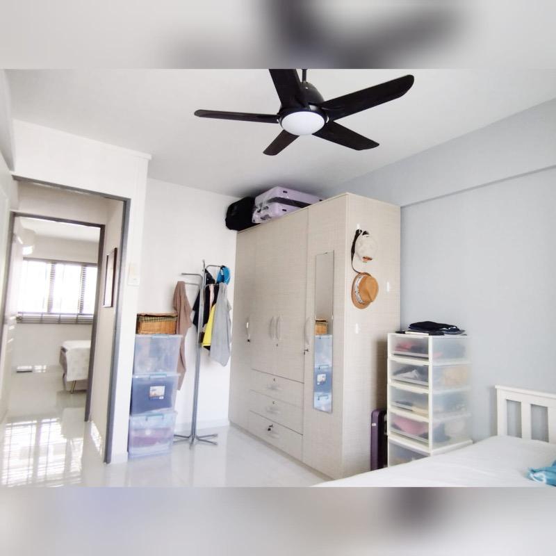 Prop-GPT: HDB Apartment: D18  812 Tampines Avenue 4