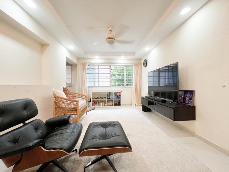 Prop-GPT: HDB Apartment: D19  402 Serangoon Avenue 1