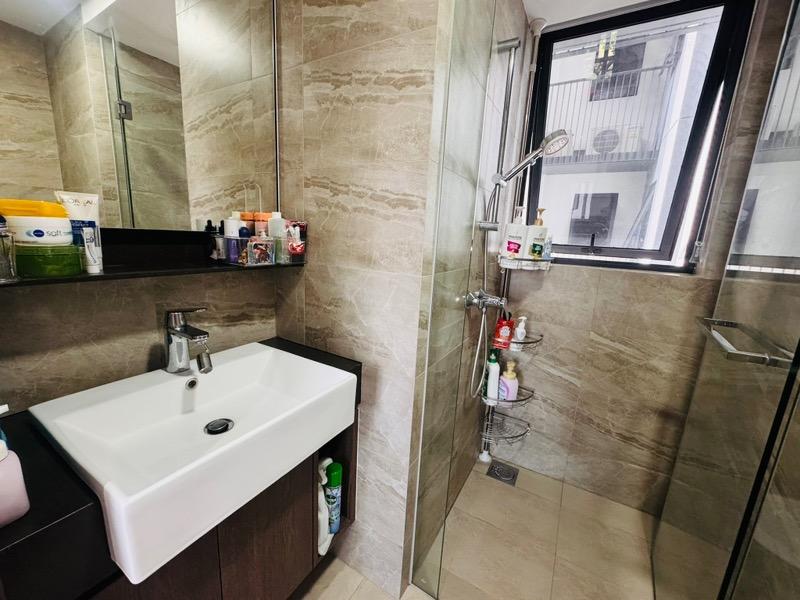 Riverfront Residences Condominium For Sale, $1,580,000, 3 Bed 2 Bath 915 sqft $1,727.00 psf