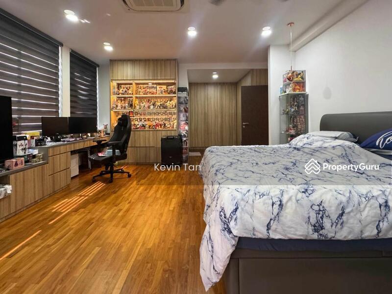 LANDED7772@ Mandarin Park Almost New Semi-D !