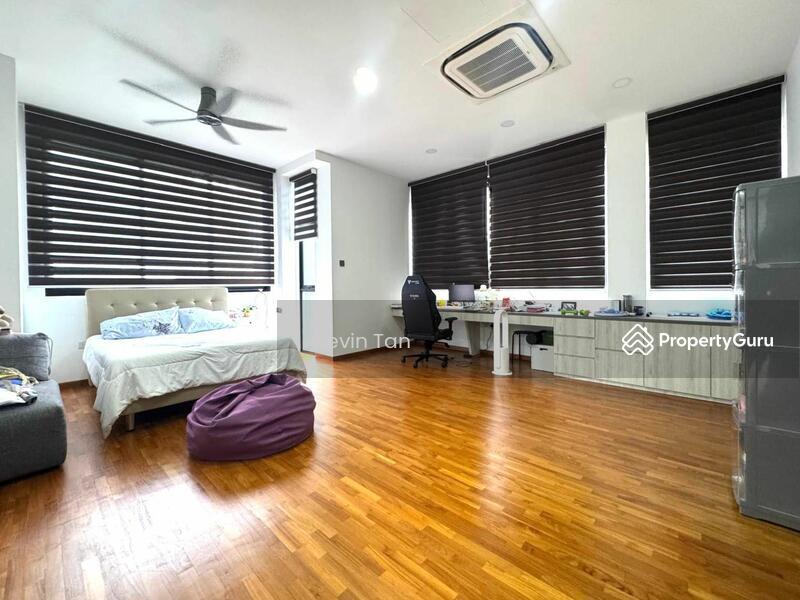 LANDED7772@ Mandarin Park Almost New Semi-D !