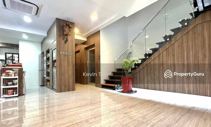 LANDED7772@ Mandarin Park Almost New Semi-D !