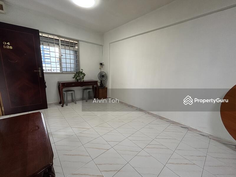Prop-GPT: HDB Flat: D27 Yishun 230 Yishun Street 21