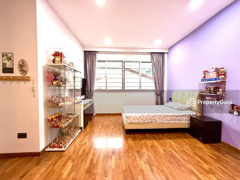 Freehold 3 Storey Plus Attic Modern Terrace near Maris Stella Pri for Sale