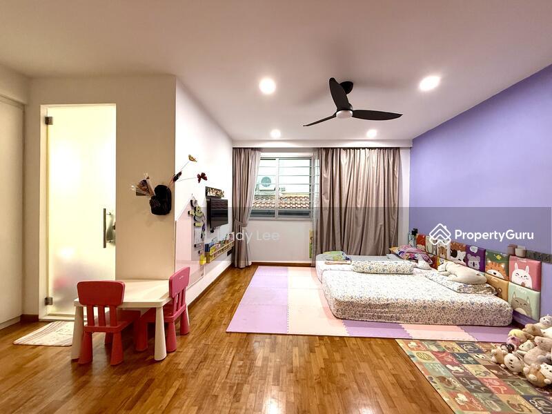 Freehold 3 Storey Plus Attic Modern Terrace near Maris Stella Pri for Sale