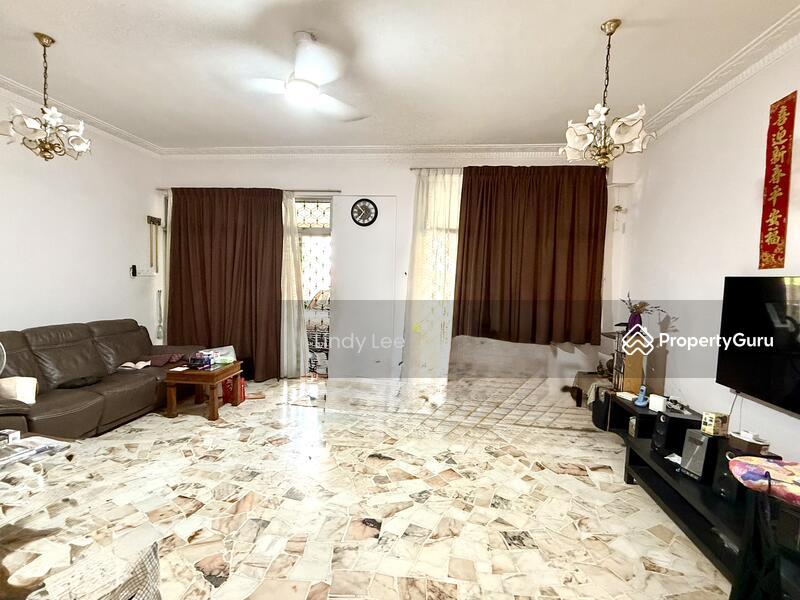 Prop-GPT: Terrace: D19  Charming 2 Storey Terrace with Huge Garden for A-A or renovation near Kovan MRT for Sale