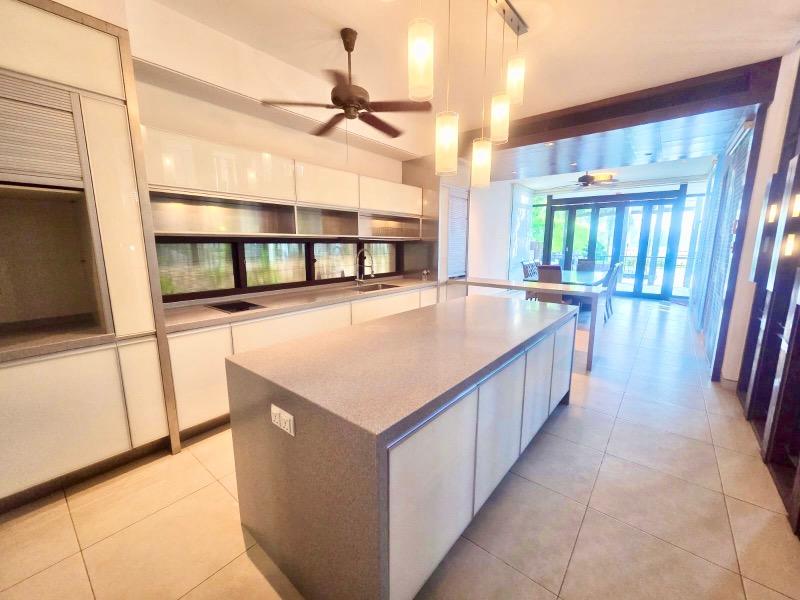 73 OCEAN DRIVE Bungalow House For Sale, $25,000,000, 5 Bed 6 Bath 7,000 sqft $2,473.00 psf