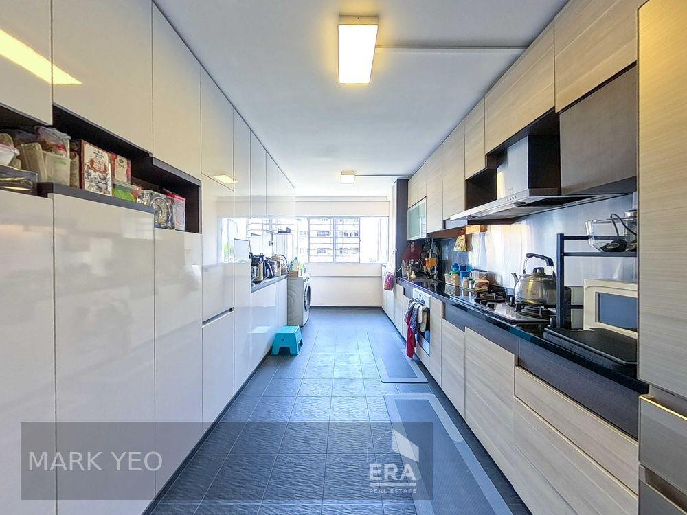 Prop-GPT: HDB - 3 room: D19 Serangoon Serangoon Avenue 4, Serangoon, Singapore, D19, 550215: Sgd 700,000