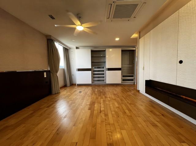 One Chatsworth Apartment For Sale, $9,400,000, 5 Bed 5 Bath 3,305 sqft $2,844.00 psf