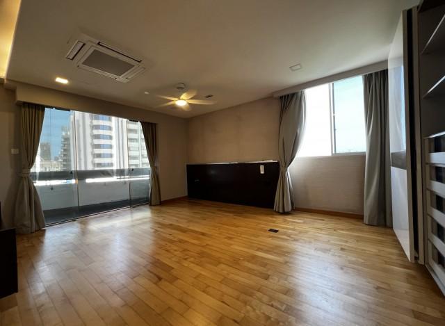 One Chatsworth Apartment For Sale, $9,400,000, 5 Bed 5 Bath 3,305 sqft $2,844.00 psf