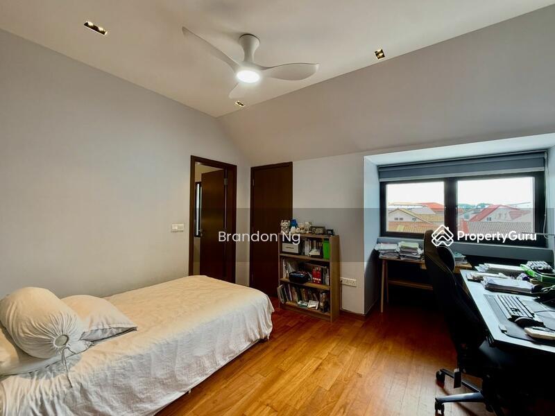 Prop-GPT: Terrace: D15  LANDED7772 @ RENOVATED TERRACE NEAR SIGLAP CENTRE