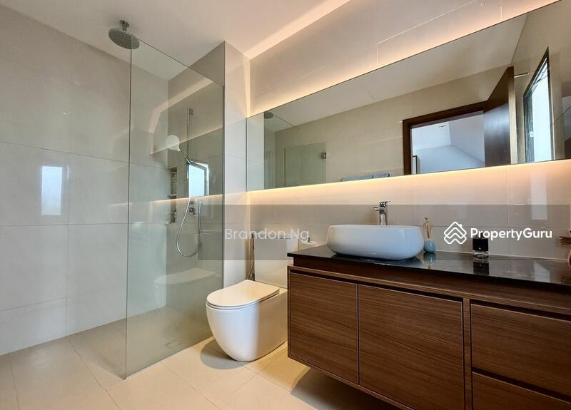 LANDED7772 @ RENOVATED TERRACE NEAR SIGLAP CENTRE