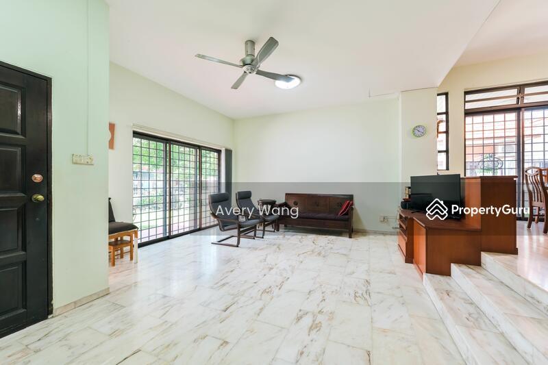 Prop-GPT: Corner Terrace: D19  People's Garden