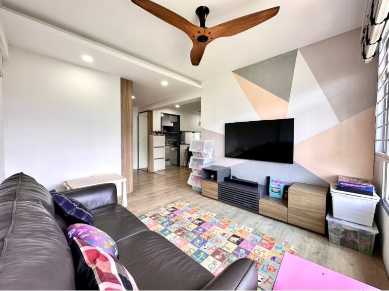 Prop-GPT: HDB Apartment: D18  879A Tampines Avenue 8