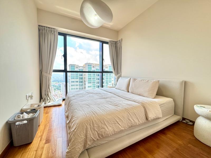 Stirling Residences Condominium For Sale, $2,500,000, 3 Bed 2 Bath 980 sqft $2,551.00 psf