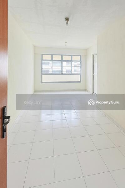 Prop-GPT: HDB Flat: D27 Yishun 675B Fern Grove @ Yishun