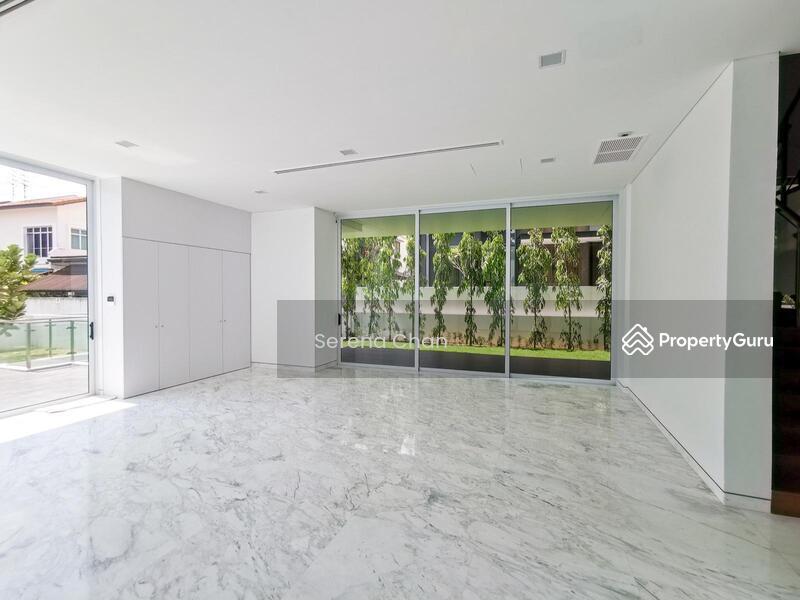 Prop-GPT: Detached: D10 Holland Greenleaf road