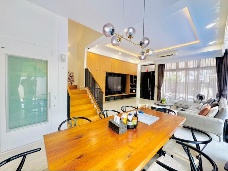 Prop-GPT: Semi-Detached: D28  Luxus Hills
