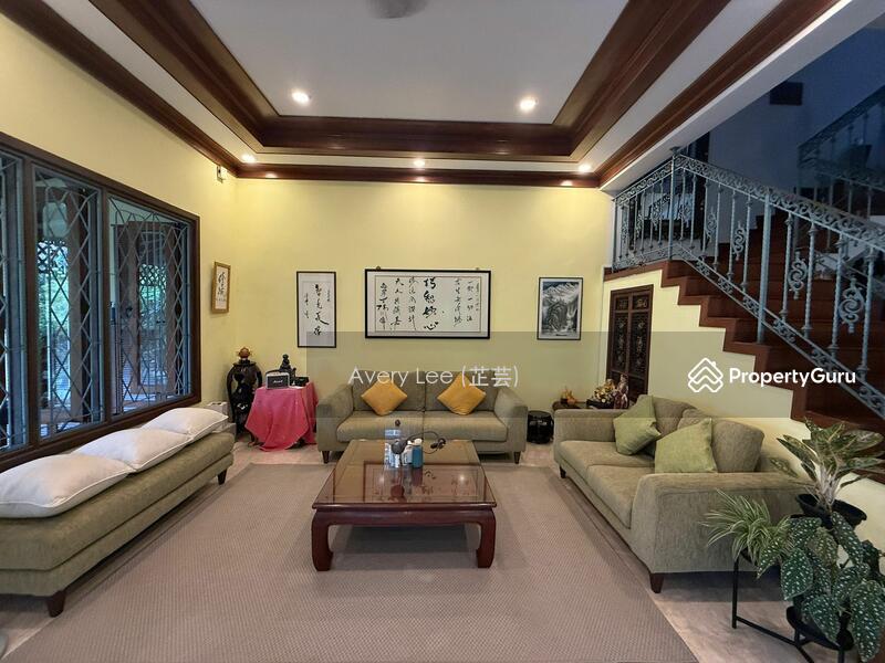 Prop-GPT: Semi-Detached: D18 Pasir Ris D18 Pasir Ris Way
