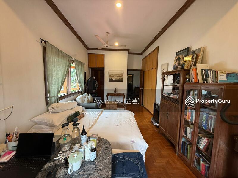 Semi-Detached for Sale: Pasir Ris, D18, 518225