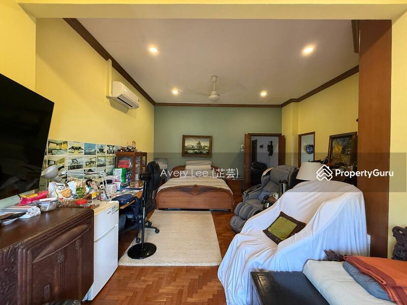 Semi-Detached for Sale: Pasir Ris, D18, 518225