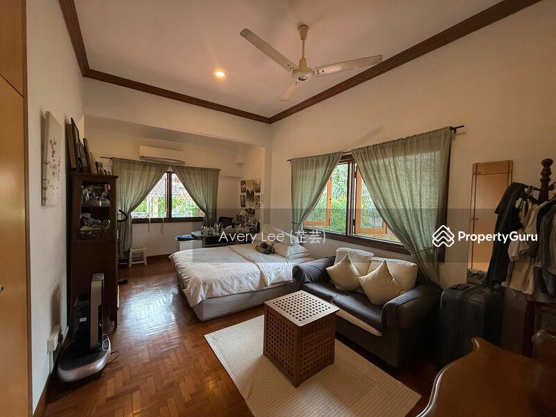 Semi-Detached for Sale: Pasir Ris, D18, 518225