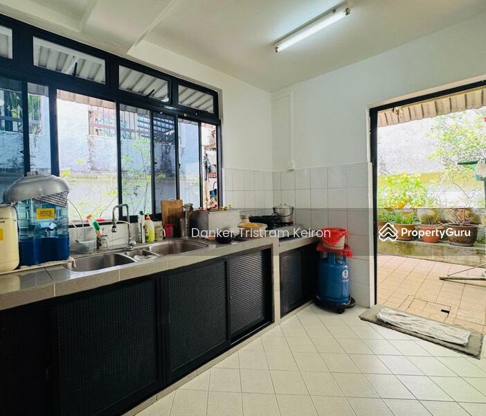 LANDED7772@ D19 Good Size Good Price Corner Terrace