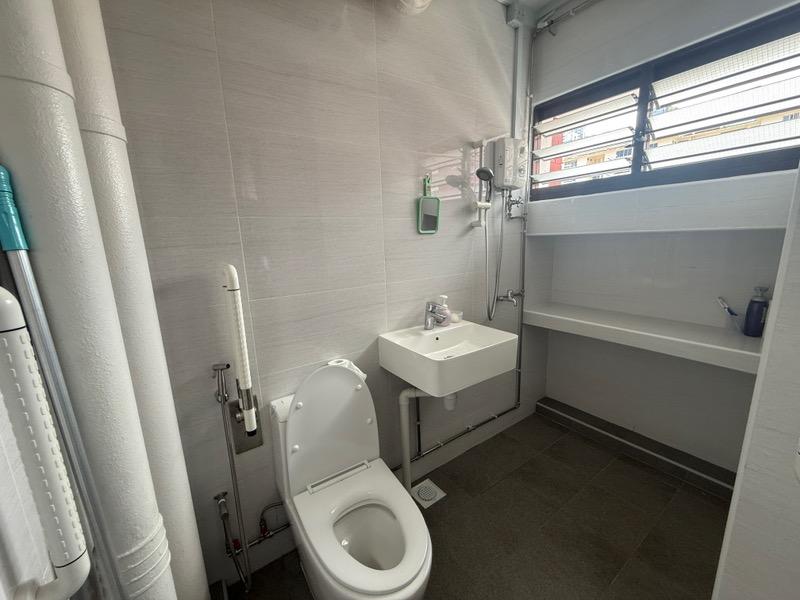 87 Redhill Close HDB Apartment For Sale, $1,250,000, 4 Bed 2 Bath 1,474 sqft $848.00 psf