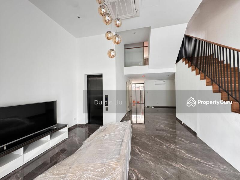 Prop-GPT: Terrace: D19  Jalan Usaha | Freehold Terrace House in District 19