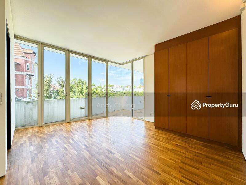 Detached Barker Road A Stone Throw To ACS